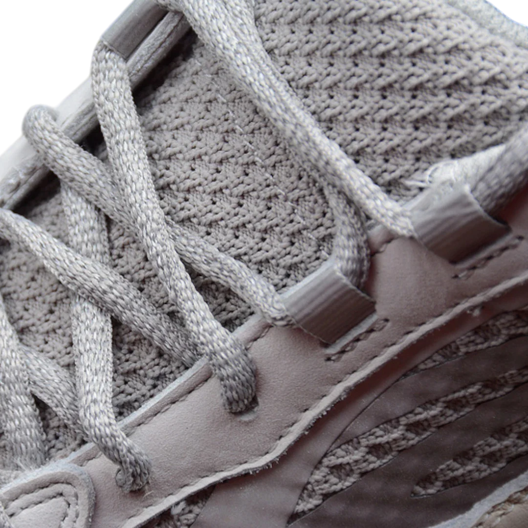 Yzy 700 V2 'Static'