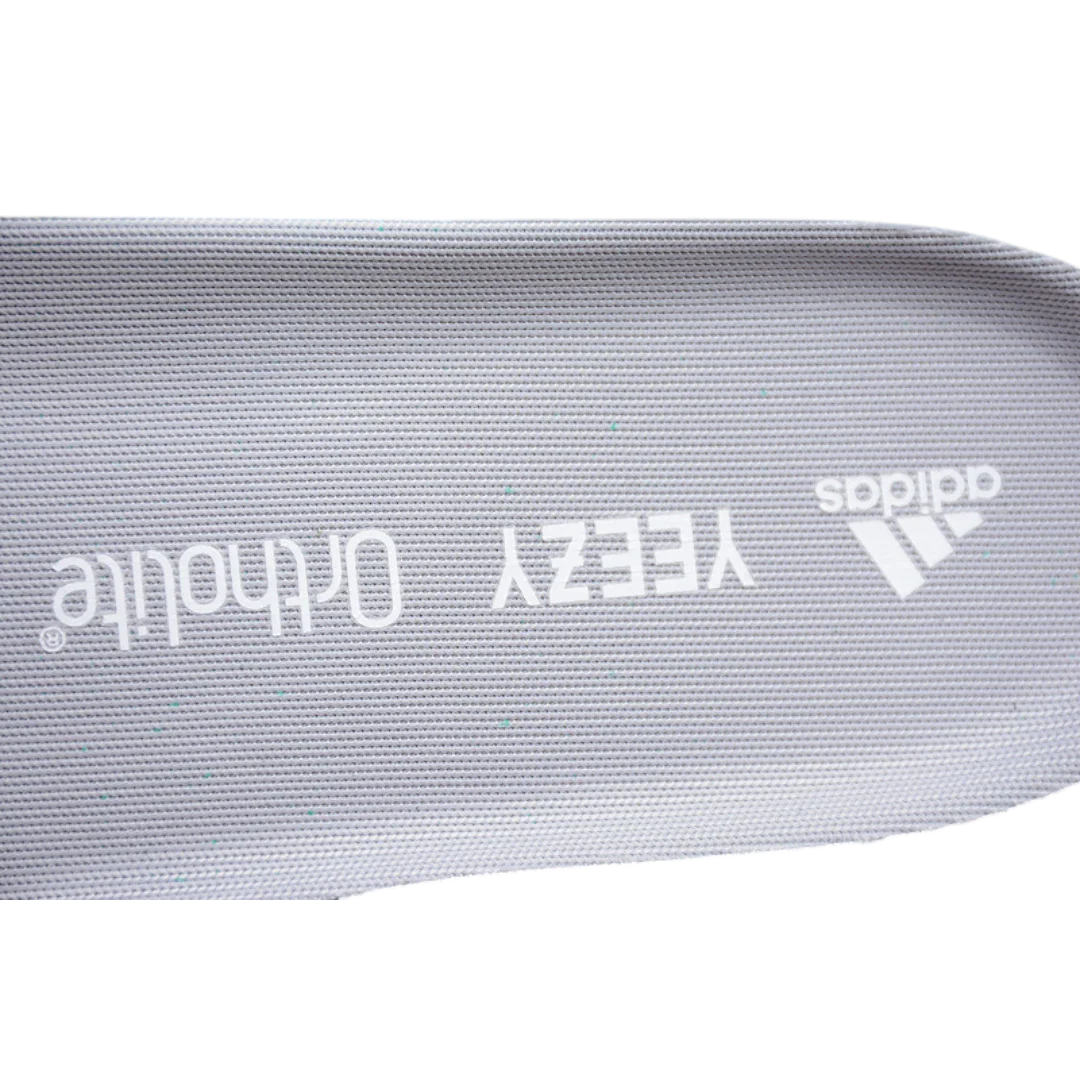 Yzy 700 V2 'Static'