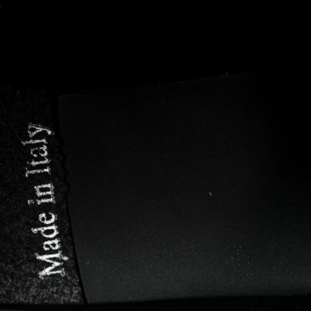 Dlor B22 'Reflective Black'