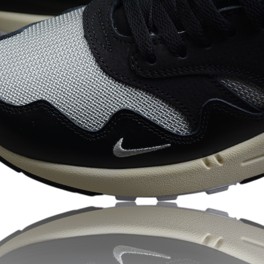 AM1 x Patta 'Waves Black'