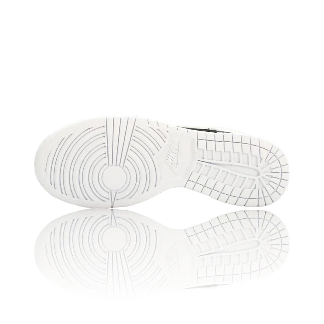 SB Dnk Low 'Reverse Panda'
